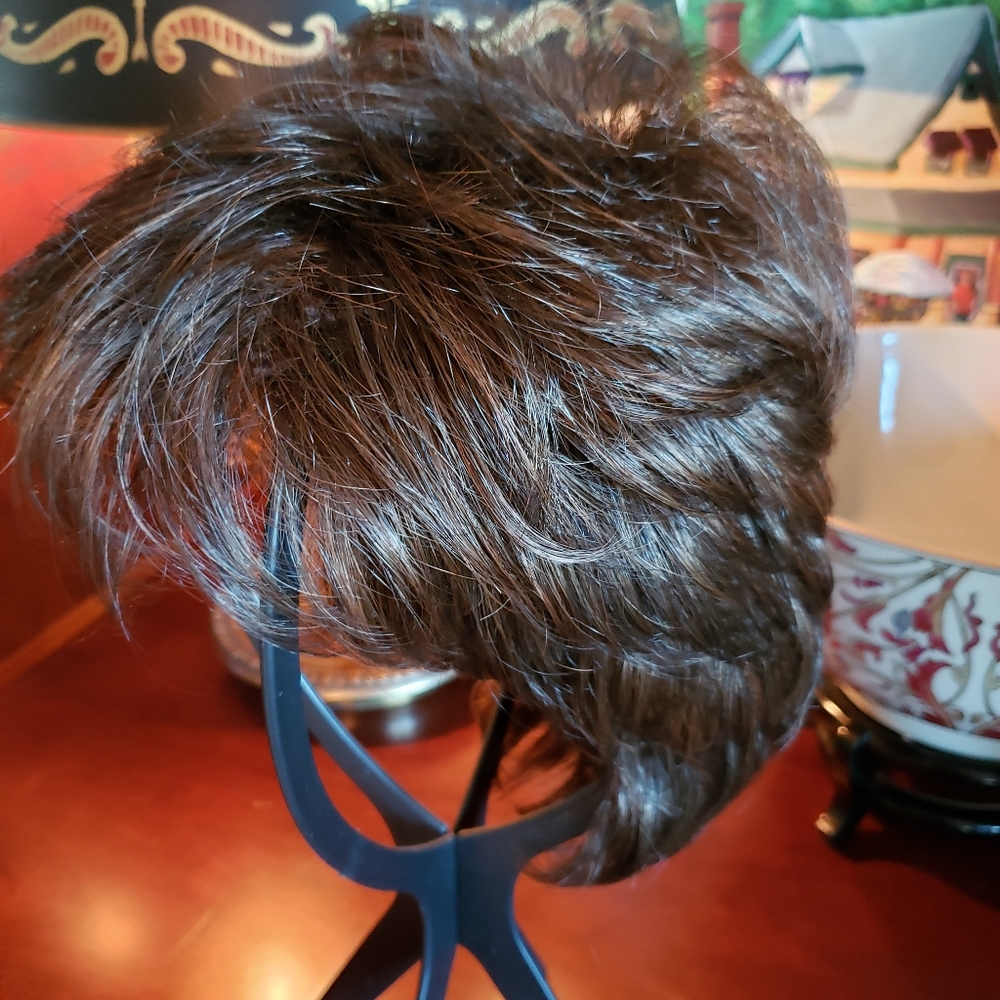 Gabor FlexLite™ Personal Fit Cap Wig – Short Layered Style – Brown – Modacrylic